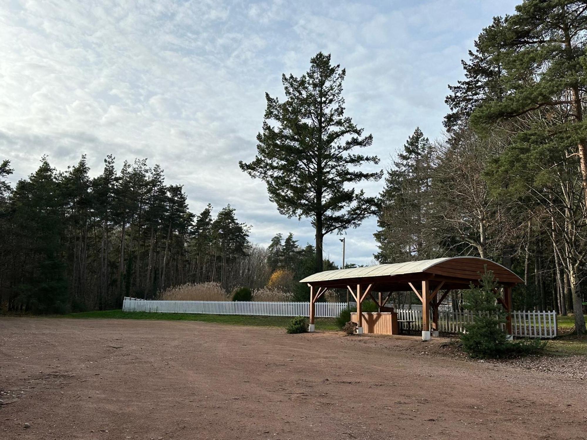 Du Cote De Chez Sam Inn
