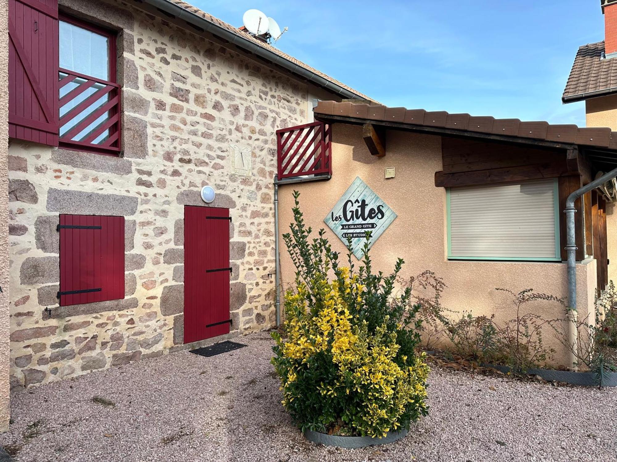 Du Cote De Chez Sam Inn